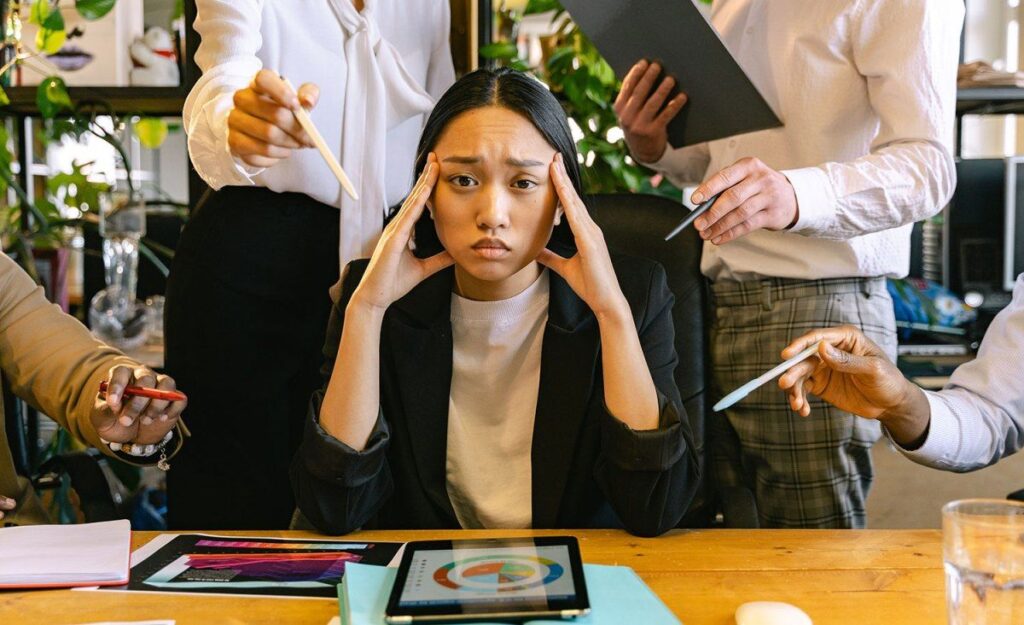 Sales rep working around CRM instead of using it daily xynario